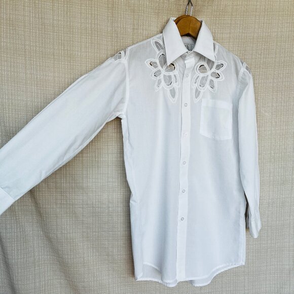 VINTAGE Embroidered Buttoned Cutout Lace A… - Picture 4 of 16